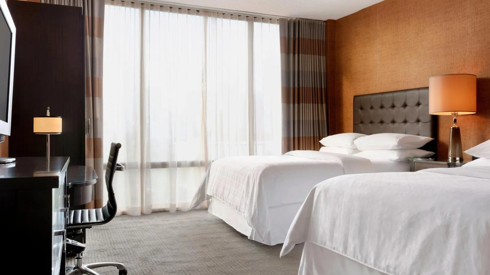 Sheraton Charlotte Hotel 4*,