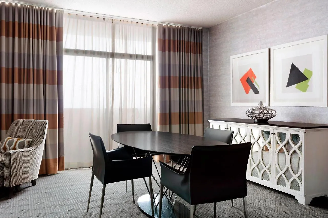 Sheraton Charlotte Hotel 4*,